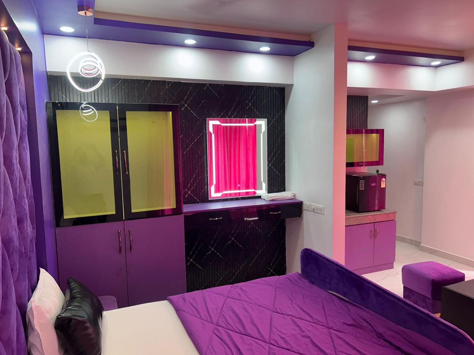 Dolphin Inn & Suites Manhattan ラクナウ エクステリア 写真