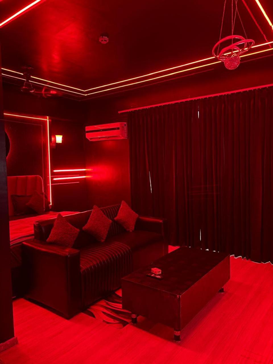 Dolphin Inn & Suites Manhattan ラクナウ エクステリア 写真