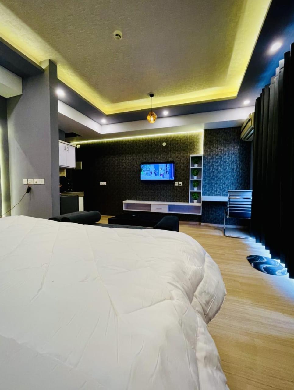 Dolphin Inn & Suites Manhattan ラクナウ エクステリア 写真