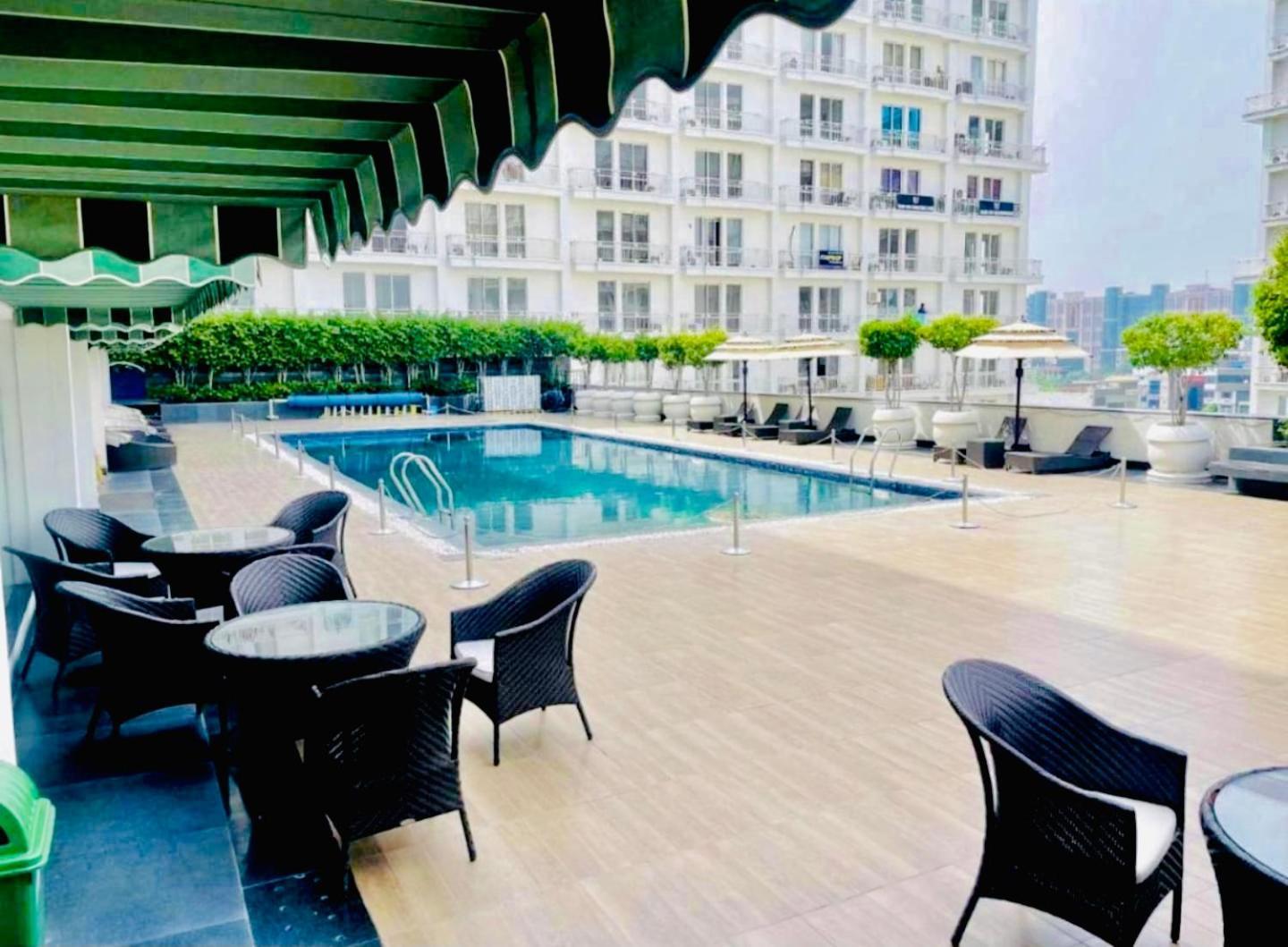 Dolphin Inn & Suites Manhattan ラクナウ エクステリア 写真