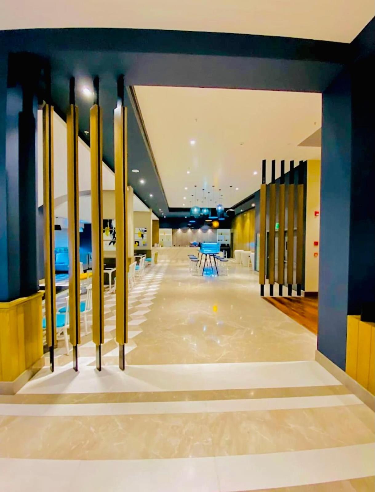 Dolphin Inn & Suites Manhattan ラクナウ エクステリア 写真